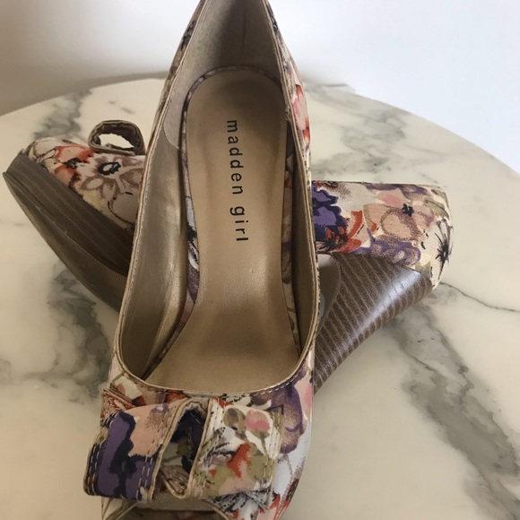 Madden Girl Floral Platform Heels - Picture 5 of 5